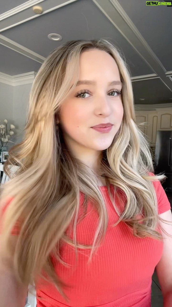 Lilliana Ketchman Instagram - absolutely OBSESSED with my hairrrrrr thanks so much @hair.by.thao 🤩🤩