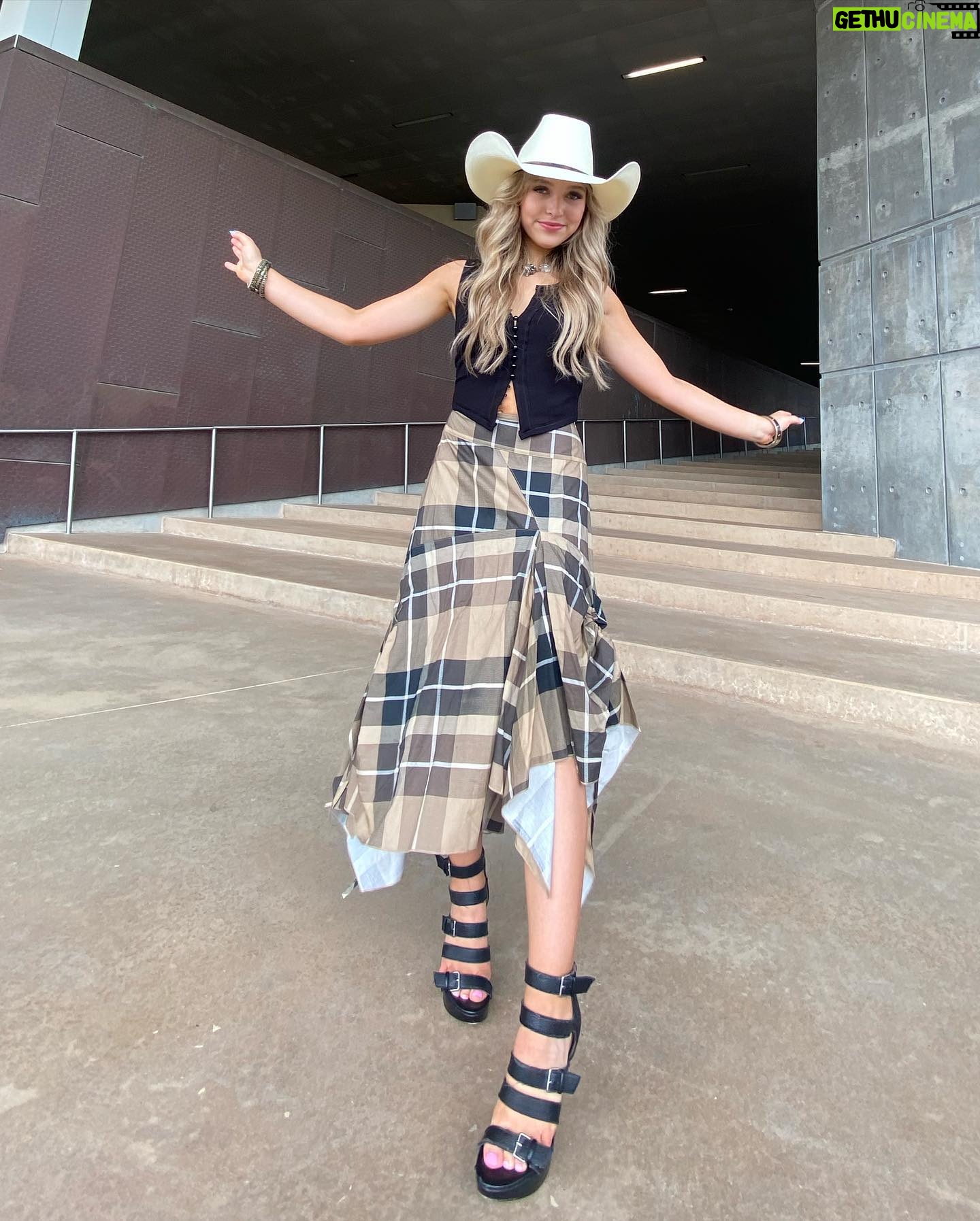 Lilliana Ketchman Instagram - back to texassss ✈️🤠 guess why for a shoutout! 🩵 . . . . #lillyk #texas #cowgirl #cowboy #guess #comment