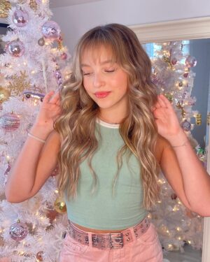 Lilliana Ketchman Instagram - snip snip ✂️ 
•
• @hair.by.thao slayed this look! I  found her in my hometown and she is incredible! 💕
•
•
#lillyk #hair #haircut #newlook #bangs #snipsnip