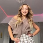 Lilliana Ketchman Instagram – How’s ur day going? lmk in the comments! 💗
.
.
.
.
#lillyk #dance #reels #fun