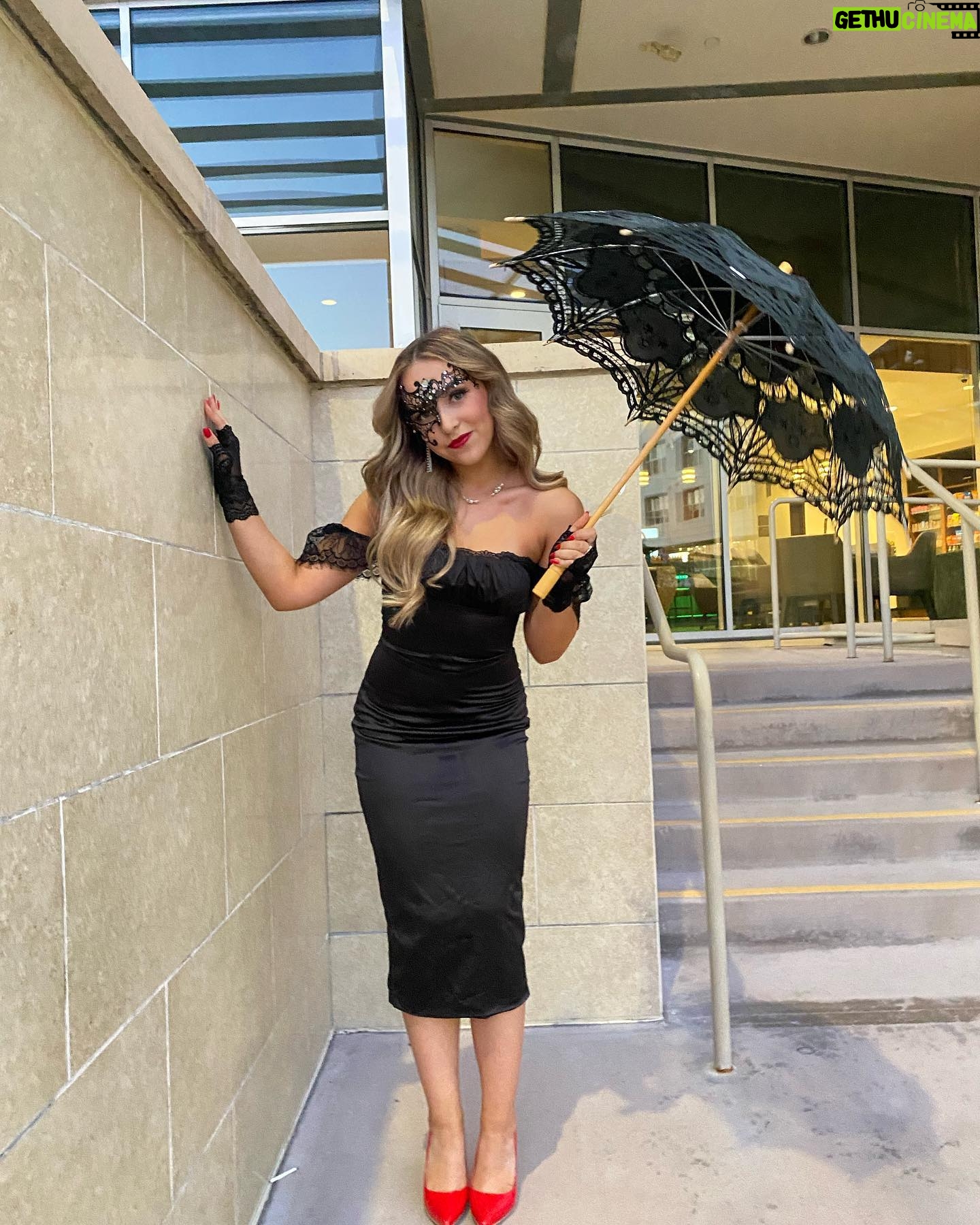 Lilliana Ketchman Instagram - 🖤 . . . . #lillyk #post #new #masqeurade #masqueradeball