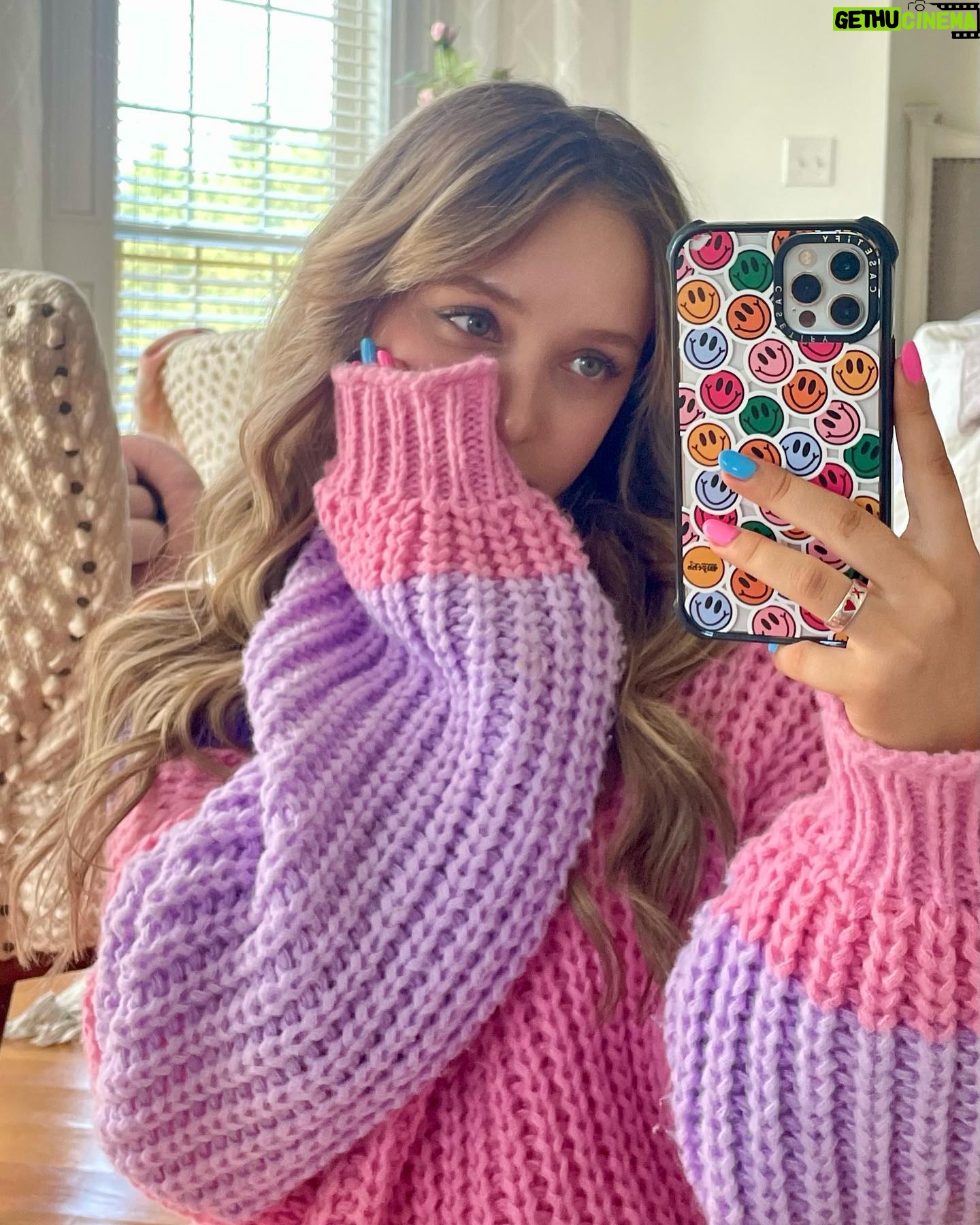 Lilliana Ketchman Instagram - thought I would bring back mirror selfies :) . . hair done by @hair.by.thao 💕 . . #lillyk #post #mirror #mirrorselfie