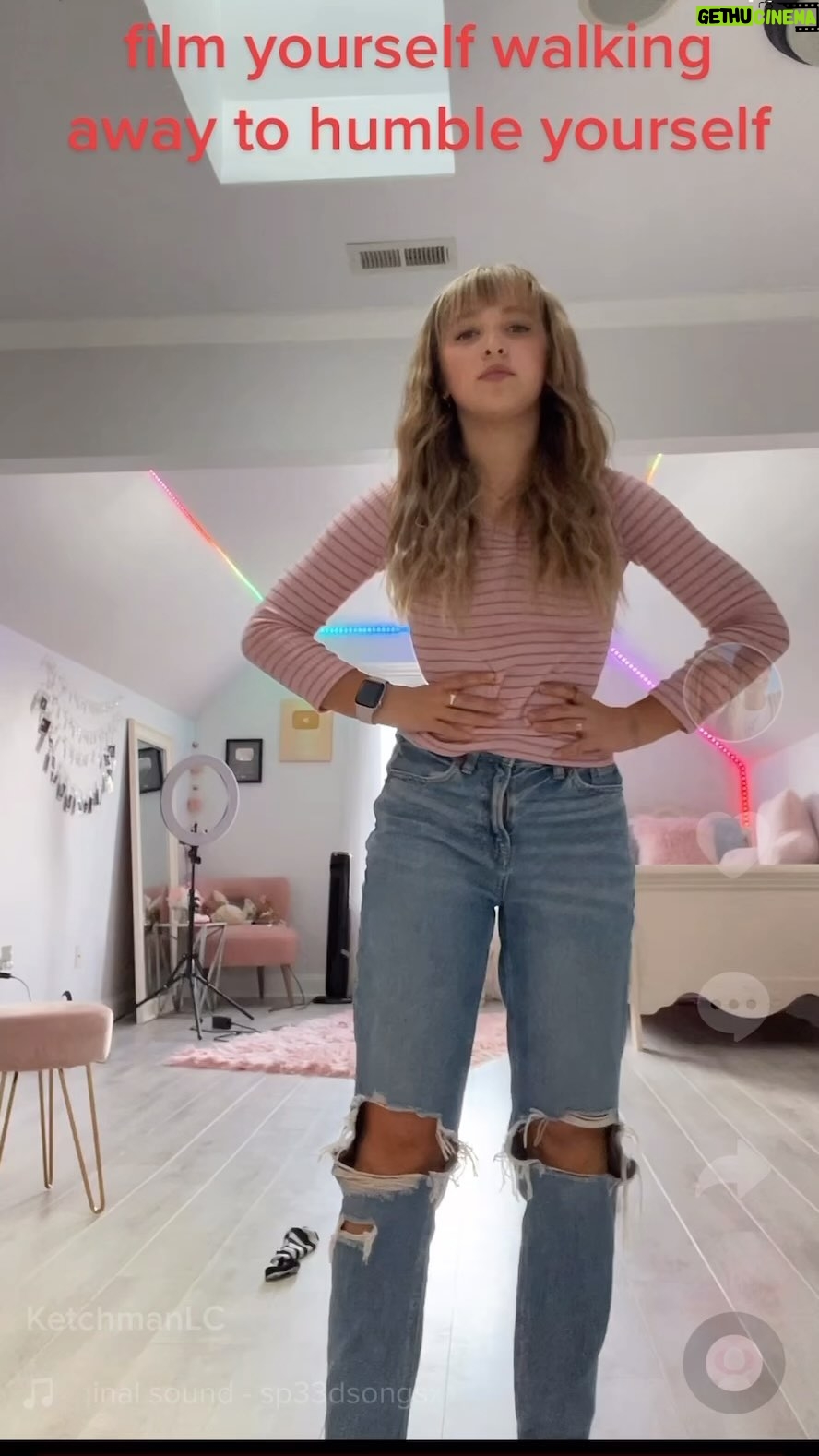 Lilliana Ketchman Instagram - I think I walk fine 🤷♀️ what do you think? . . . . . #lillyk #dance #reels #fun