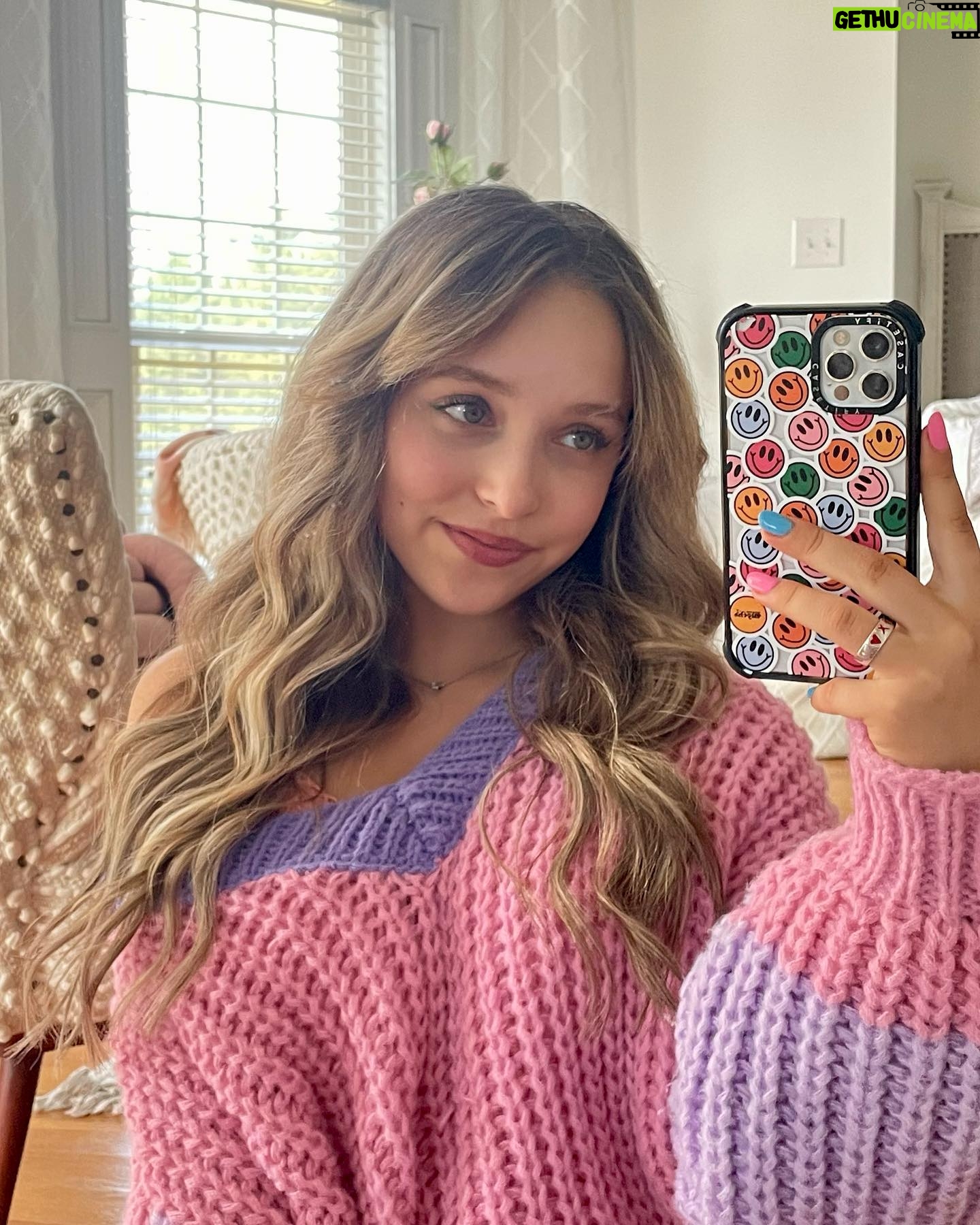 Lilliana Ketchman Instagram - thought I would bring back mirror selfies :) . . hair done by @hair.by.thao 💕 . . #lillyk #post #mirror #mirrorselfie