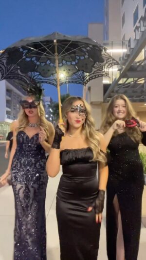 Lilliana Ketchman Instagram - wait for the end 😭
.
.
.
.
#lillyk #masquerade #event #transition #reels #backtoblack