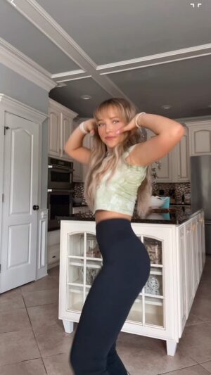 Lilliana Ketchman Instagram - comment BUTTERFLY one letter at a time! 🦋🦋
.
.
.
.
#lillyk #dance #reels #fun