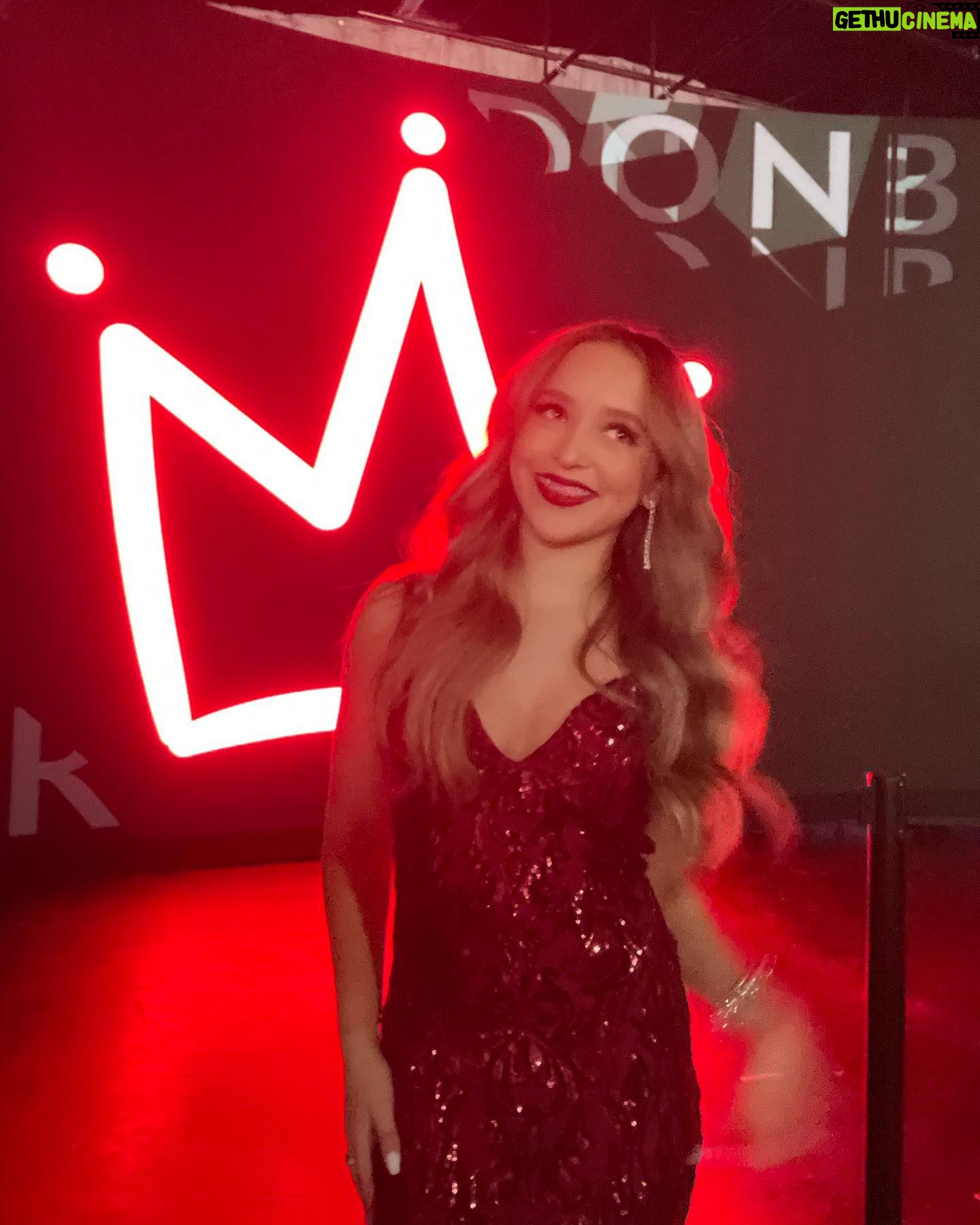 Lilliana Ketchman Instagram - miss this night 💗 congratulations @itsbrandontv on your new app!! 🙃 @xrmmedia . . . . #lillyk #new #BTV #BrandonTV #redcarpet #gettyimages