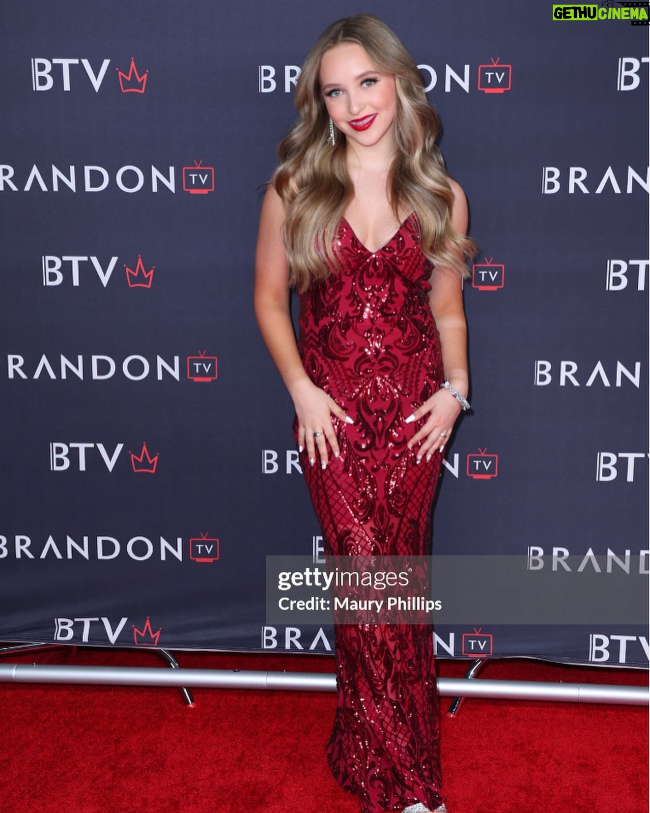 Lilliana Ketchman Instagram - miss this night 💗 congratulations @itsbrandontv on your new app!! 🙃 @xrmmedia . . . . #lillyk #new #BTV #BrandonTV #redcarpet #gettyimages
