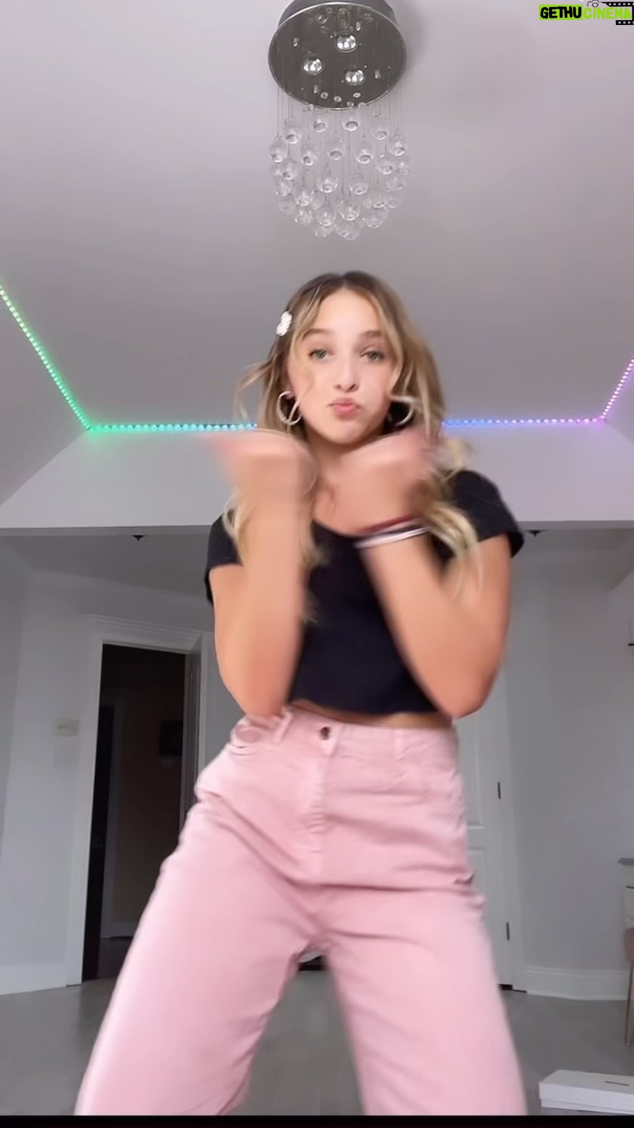 Lilliana Ketchman Instagram - how many of these 2020 dances do you know? lmk in the comments! 🤍 . . . . #lillyk #dance #reels #fun