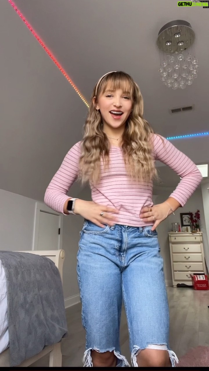 Lilliana Ketchman Instagram - yes my pants are zipped idk why they look like that lol 🙄 . . . . #lillyk #dance #reels #fun