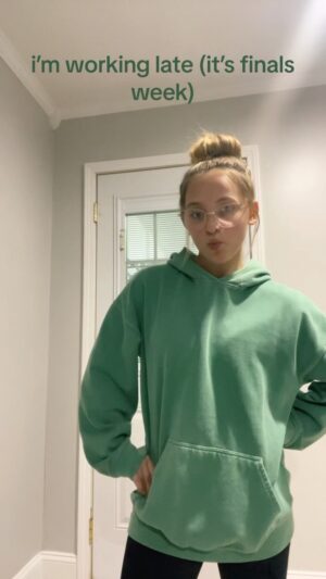 Lilliana Ketchman Instagram - i’m so ready for this semester to be overrr