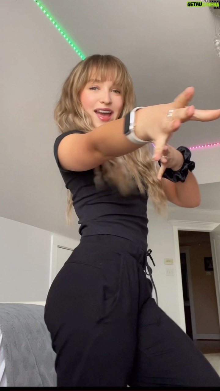 Lilliana Ketchman Instagram - comment all the heart emoji’s!! 💗💗 . . . . #lillyk #dance #reels #fun