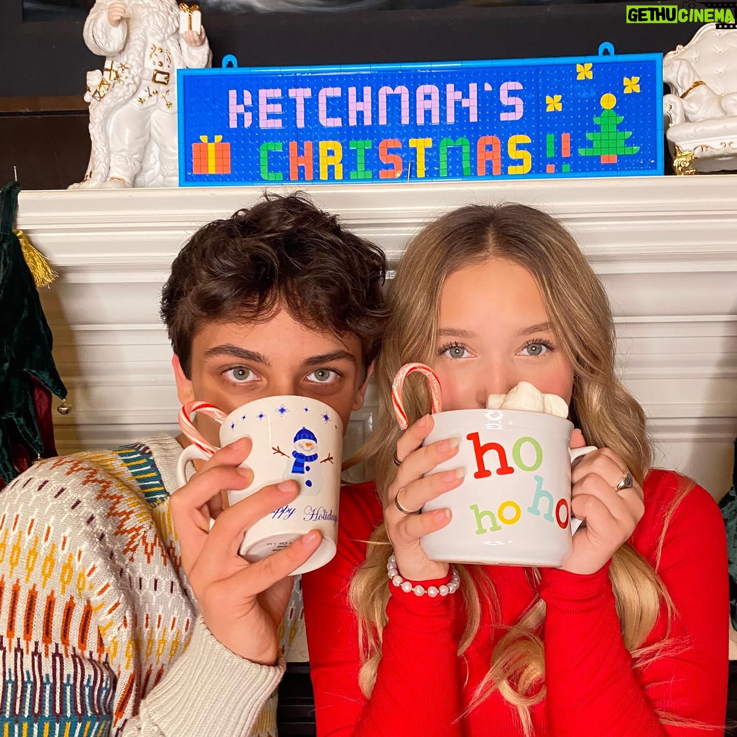 Lilliana Ketchman Instagram - The Ketchman Christmas tradition! #ad We love decorating our tree together, obviously with Toby too, and hot chocolate!This year we added this amazing @LEGO DOTS set to our decor and it so was fun to build and gave the room the perfect touch! #KidsCreativeStudio