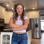 Lilliana Ketchman Instagram - comment MALIBU one letter at a time!! 💜🌸💕 . . . . #lillyk #dance #reels #Malibu #fun #new