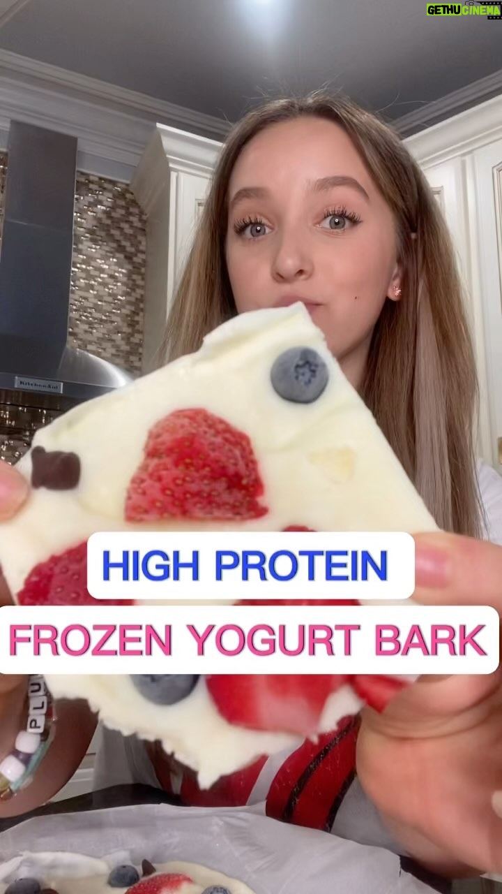 Lilliana Ketchman Instagram - try out this yogurt bark! πΈπ . . . . #lillyk #dance #reels #healthyrecipe #highprotein #yogurtbark