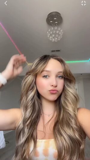 Lilliana Ketchman Instagram - comment LITTLE EINSTEIN one letter at a time! 💗
.
.
.
.
#lillyk #dance #fun