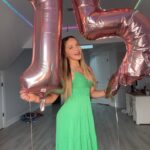 Lilliana Ketchman Instagram – IT’S MY BIRTHDAYYY 🎂 #15
.
. P.S. I took these pics in 5 seconds because my balloon started deflating 😭
.
.
#lillyk #fun #birthday #15yearsold #mybirthday #bday
