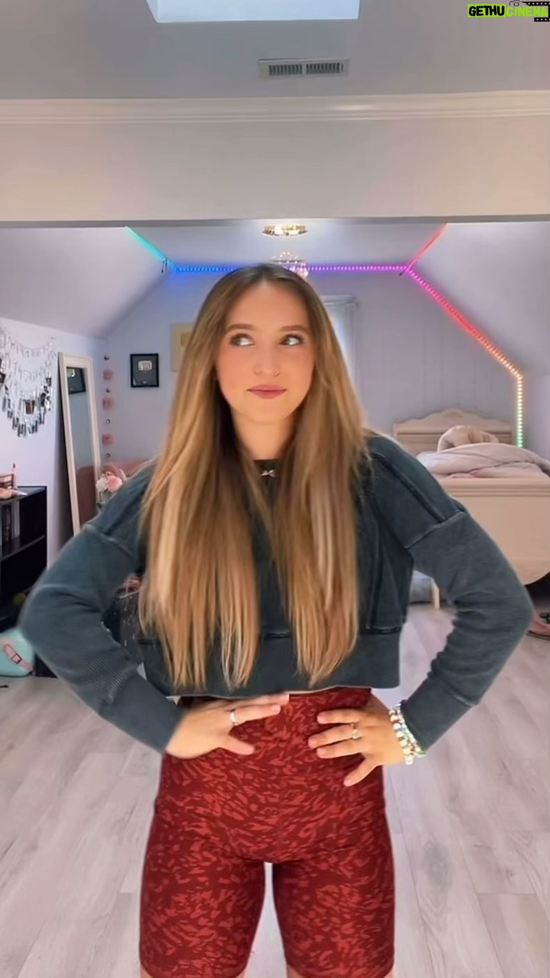 Lilliana Ketchman Instagram - comment ur fave emojis!! πΈπ . . . . #lillyk #dance #reels #fun