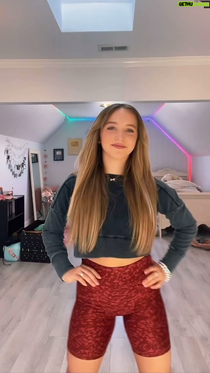 Lilliana Ketchman Instagram - tried out the majorette dance! comment MAJORETTE one letter at a time! ❤️ . . . . #lillyk #dance #reelsv#fun #majorette #majorettedance