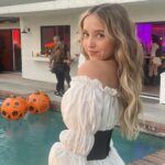 Lilliana Ketchman Instagram - ahoy 🤎 . . . . #halloween #pirate #piratecostume #happyhalloween #fall #fallseason #new #october
