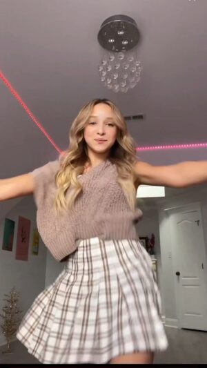 Lilliana Ketchman Instagram - comment DANCE one letter at a time! 💗
.
.
.
.
#lillyk #dance #reels #fun