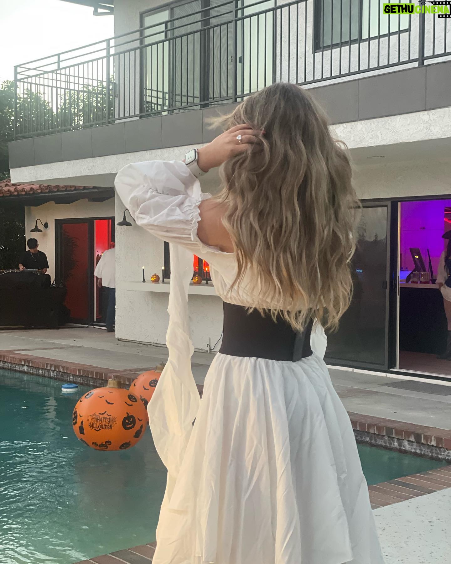 Lilliana Ketchman Instagram - ahoy 🤎 . . . . #halloween #pirate #piratecostume #happyhalloween #fall #fallseason #new #october