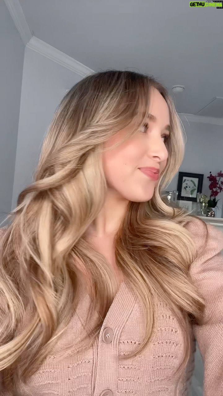 Lilliana Ketchman Instagram - new year new hair 😋 . . hair: @hair.by.thao 💕💕 . . #lillyk #new #newhair #blonde #layers #love
