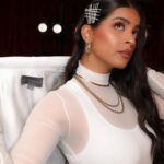 Lilly Singh Instagram - Canada’s Got Talent premieres tonight at 8/7c on @city_tv and this season, the prize is ONE MILLION DOLLARS. You read that right! The stakes are mega high! Which is why I had to come correct in this @manishmalhotraworld number… 🤌🏽 You don’t wanna miss this! Make sure you grab the entire family, so your parents can make passive aggressive comments like “see, look how talented they are…why can’t you be like that?” The prize is big. The talent is bigger! LFG! ✨ #CanadasGotTalent #CGT @cangottalent
