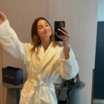 Lily Aldridge Instagram - One of my favorite perks of my job is getting to travel the world and stay in beautiful hotels and I wanted to share with you 🫶 This is one of my favorite hotels @fsnydowntown & they hooked me up with a gorgeous suite for my stay 🤍 What hotels would you like to see tours of? What part of hotel rooms are your favorite? Hope you enjoy my First room to video inspired by @evachen212 🥰