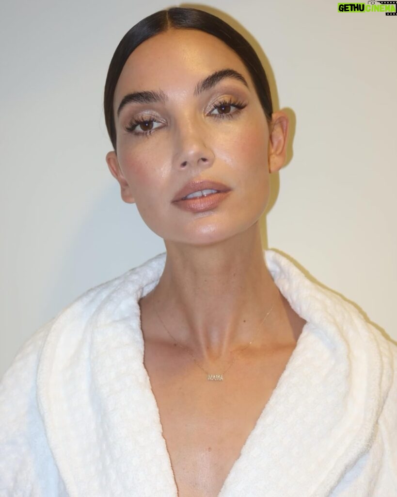 Lily Aldridge Instagram - I am so proud to be a @baby2baby Angel and support their critical work providing over 450 million essential items to families in need across the country 🤍 A huge thank you to @gorjana for continuing to give back to Baby2Baby and the hardworking moms they serve with this beautiful Diamond Mama necklace in honor of Mother’s Day 🫶