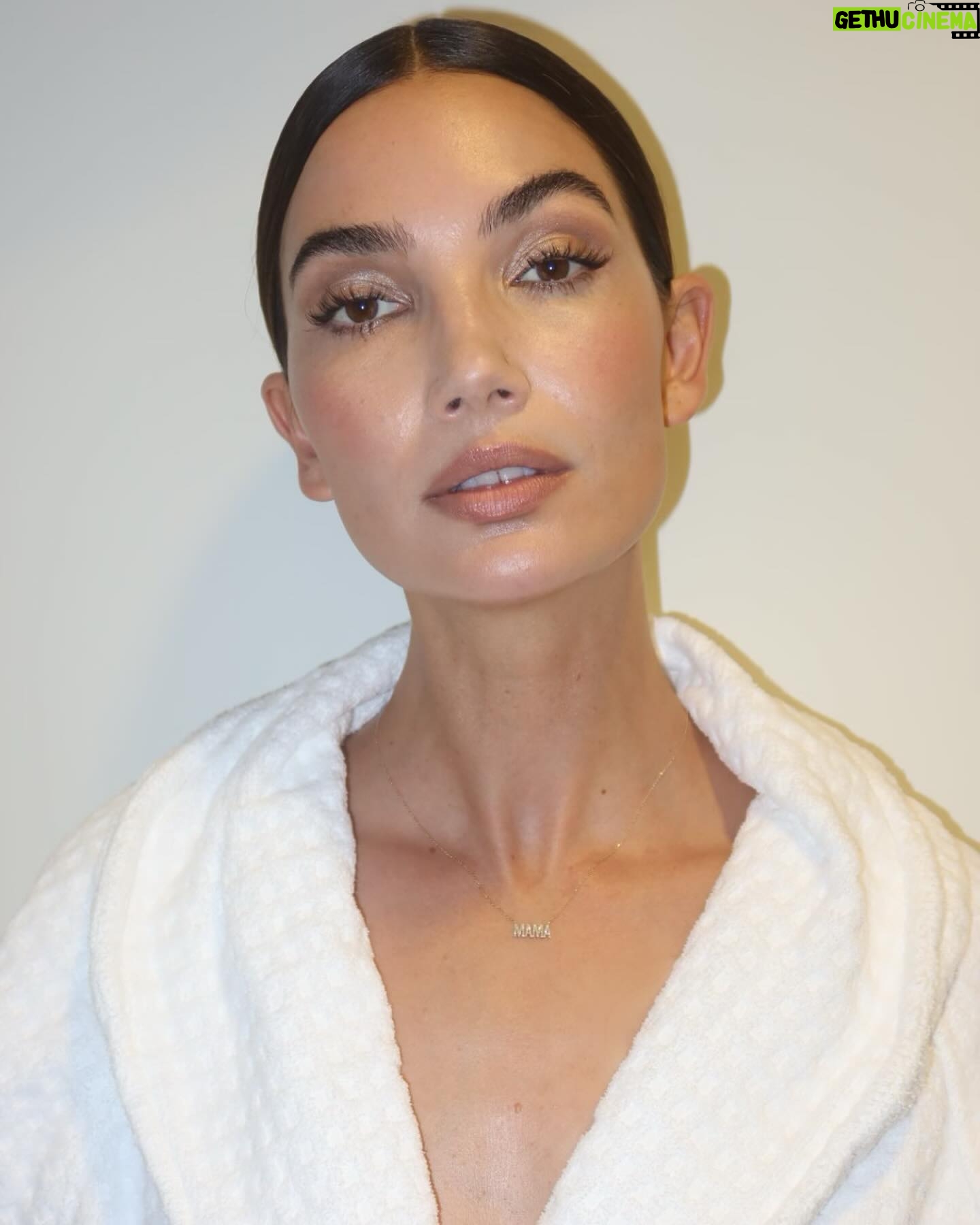 Lily Aldridge Instagram - I am so proud to be a @baby2baby Angel and support their critical work providing over 450 million essential items to families in need across the country š¤ A huge thank you to @gorjana for continuing to give back to Baby2Baby and the hardworking moms they serve with this beautiful Diamond Mama necklace in honor of Motherās Day š«¶