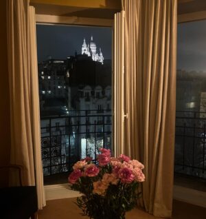 Lily Allen Instagram - Oh Paris ! Little mini break this weekend showing the girls the city. @hotelrochechouart thank you for our gorgeous room with a beautiful view of Sacre Coeur. If you’re in Paris you absolutely MUST go and see the Rothko retrospective at @fondationlv , truly breathtaking.