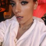 Lily Allen Instagram – get ready with meeeeeeeee for the Glamour awards. Thank you bestest glam team. 

@nailsbymh @ginakanemakeup @garethbromell @kyledevolle.  And thank you @hotelcaferoyal for my sensational suite ! @thesetcollectionofficial #BeautifullyComposed @alonlnd