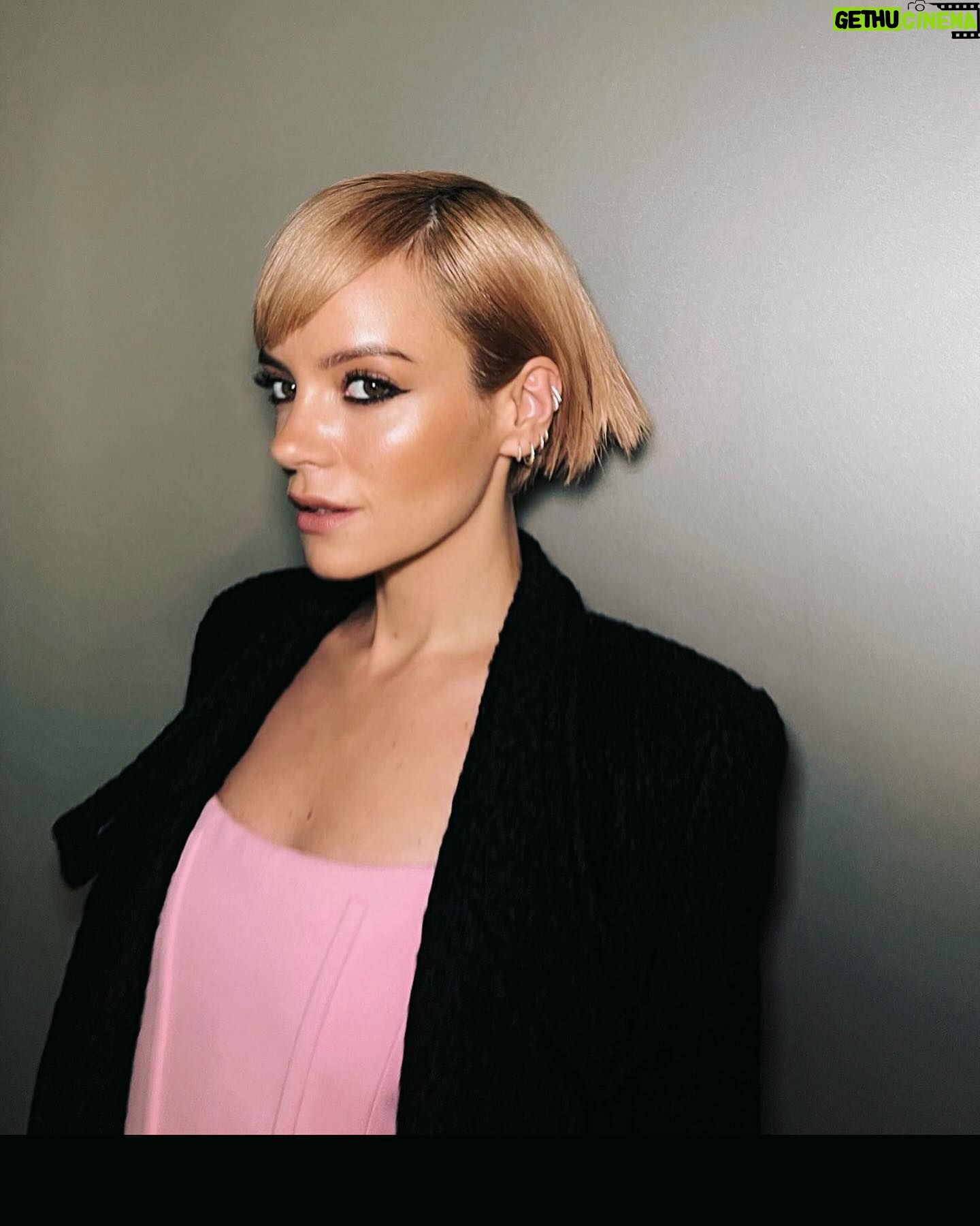 Lily Allen Instagram - It’s giving Milan. See you next time ! @giorgioarmani #armanicrossroads