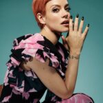 Lily Allen Instagram - My 11 year old daughter said “it’s giving posh clown”. I’ll take it tbh. What an honour it is to be named one of this years Women of The Year, Thank You @glamouruk European Editorial Director: @deborah_joseph Interview: @joshsmithhosts European Design Director: @dlye Deputy Editor / European Beauty Director: @camilla.kay Entertainment Director / Assistant Editor: @emilymaddick Website Directors: @alipantony & @biancalondon European Visual Director: @ameliatrevette European Fashion Editor: @londisgoods Talent Booking: @thetalentgroup Photographer: @sabinevilliard Stylist: @karenclarkson Hair Stylist: @rominahair Makeup Artist: @benjaminpuckey Nail Artist: @ohmynailsnyc On-Set Producer: @jean_cabacunganjarvis Executive Production: @henhouseartists