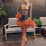 Lily Allen Instagram – Everyday i’m rufflin’ , Everyday I’m rufflin’ .  Some Stage for looks for your perusal, only 2 more weeks !