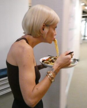 Lily Allen Instagram - 🍜 my posture is so bad i am horrified.