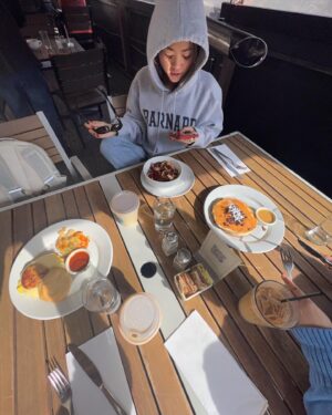 Lily Chee Instagram - year two uni✅😎 #collegelife