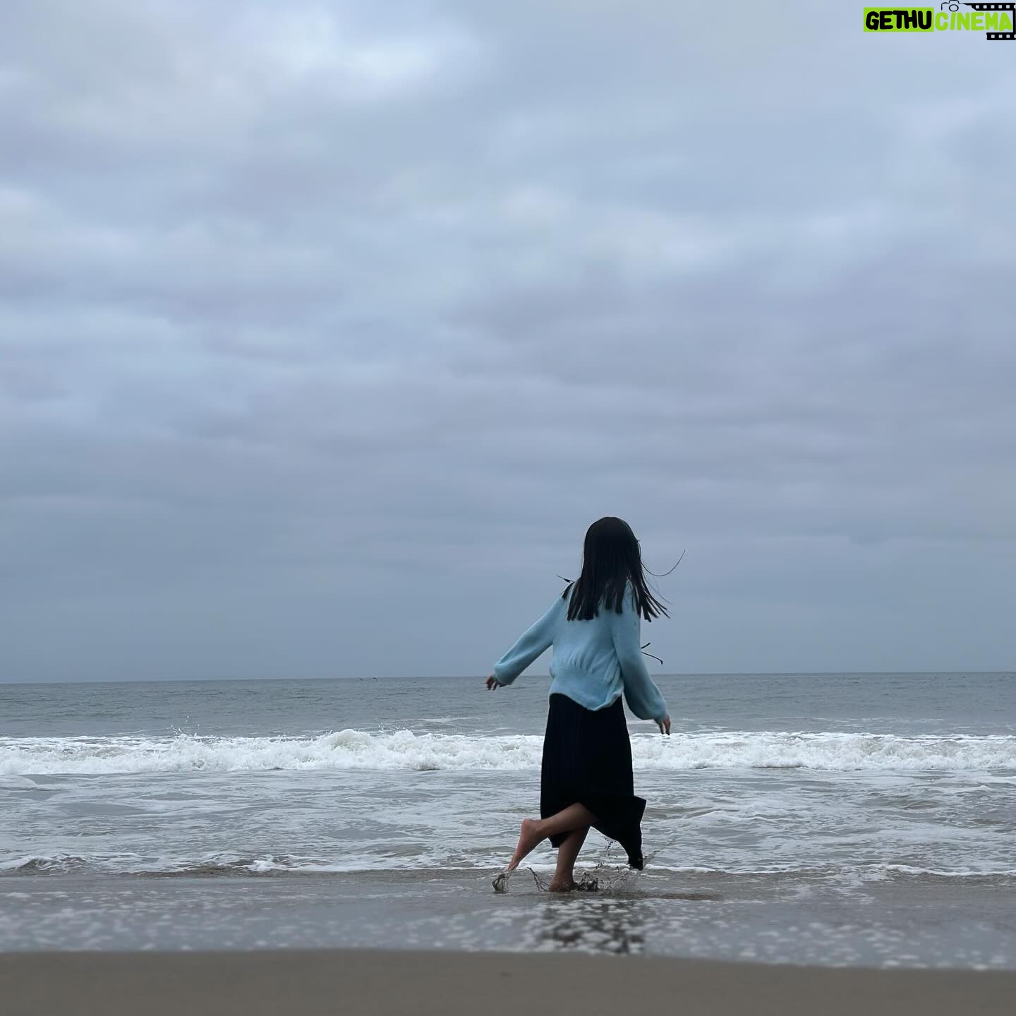 Lily Ki Instagram - went to the beach and it was so cold but finished filming for this music video ππ¦ clothes and make up by aria π«Άπ»