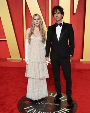 Lily Rabe Instagram - ✨Vanity Fair✨
styled by @leithclark in vintage @marcjacobs. Thank you @vanityfair and @radhikajones and my 🤍 for a wonderful night. 
 
Hmu by @claytonhawkins ✨ and @marywilesmakeup ✨

#VanityFairOscarParty #VFOscars #MarcJacobs