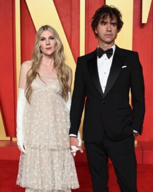 Lily Rabe Instagram - ✨Vanity Fair✨
styled by @leithclark in vintage @marcjacobs. Thank you @vanityfair and @radhikajones and my 🤍 for a wonderful night. 
 
Hmu by @claytonhawkins ✨ and @marywilesmakeup ✨

#VanityFairOscarParty #VFOscars #MarcJacobs