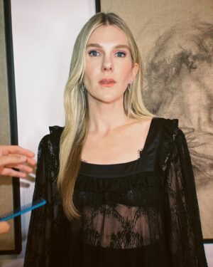 Lily Rabe Instagram - The sparkliest night with @rogervivier celebrating the brilliant @gherardofelloni, hosted by 👑 👑 @laurabrown99 and @kiernanshipka. (And thanks to my gorgeous seatmates @evaquirrenbach, @inesdelafressangeofficial and @bellaheathcote for the effervescent chat and caviar ✨)

👠 👛 @rogervivier
👗 @batshevadress 
💎 @anitakojewelry 
💄 @sarahuslan 
💇‍♀️ @e_mendez
