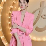 Lim Ji-yeon Instagram - 🩷🩷🩷 #광고 #브라이틀링 #breitling #내비타이머레이디 #squadonamission #브라이틀링한남