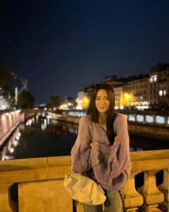 Lim Ji-yeon Instagram - 셀카찍지마🤔 #LOEWE #In Paris