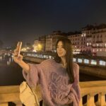 Lim Ji-yeon Instagram - 셀카찍지마🤔 #LOEWE #In Paris
