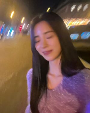 Lim Ji-yeon Instagram - 셀카찍지마🤔

#LOEWE
#In Paris