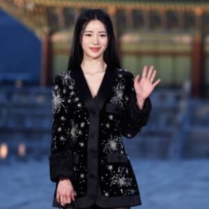 Lim Ji-yeon Instagram - 너무나 아름다웠던
경복궁에서
GUCCI

 #GucciCruise24