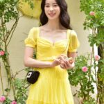 Lim Ji-yeon Instagram - Yellow #리퀴드퍼퓸바