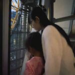 Lin Min-Chen Instagram - 過年期間帶家人到澳門水上樂園 坐摩天輪🎡miss miss❤️❤️ @StudioCityMacau #新濠影滙水上樂園 #StudioCityWaterPark #全天候水上樂園 #室內全年恆温30 #IndoorWaterFun #影滙之星 #8字形摩天輪