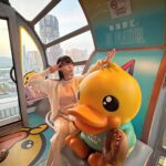 Lin Min-Chen Instagram - 過年期間帶家人到澳門水上樂園 坐摩天輪🎡miss miss❤️❤️ @StudioCityMacau #新濠影滙水上樂園 #StudioCityWaterPark #全天候水上樂園 #室內全年恆温30 #IndoorWaterFun #影滙之星 #8字形摩天輪